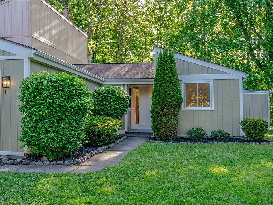 1st image of 11 Hanningfield Cir
