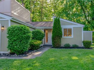 11 Hanningfield Cir, Fairport, NY 14450
