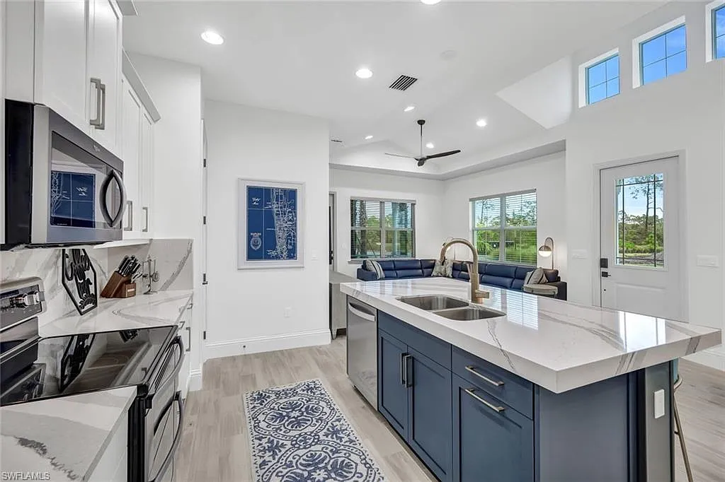 2 bed, 2.0 bath, 1490 sqft, $10,000 — Photo 2