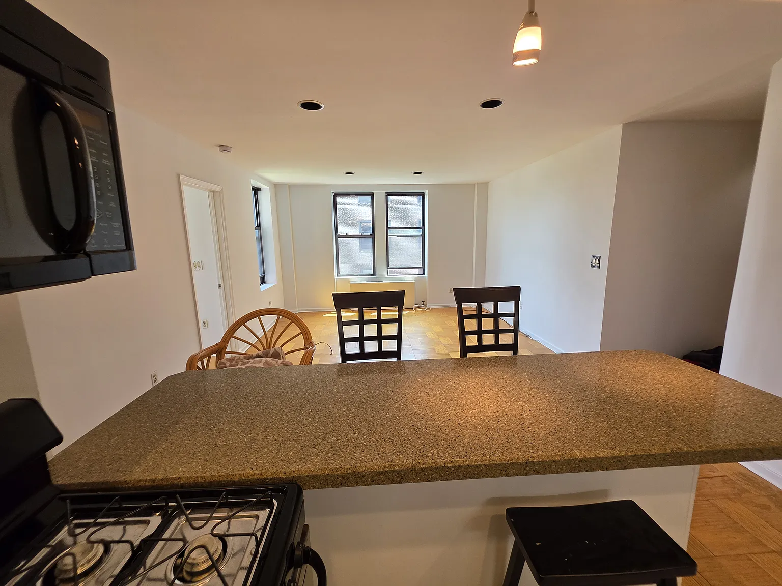 1 bed, 737 sqft, $2,300 — Photo 3