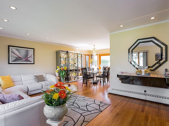 3rd image of 13 Highview Dr