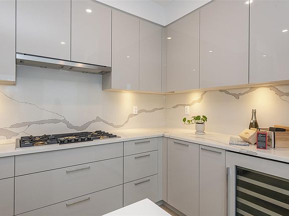 5th image of 5058 Cambie St #604