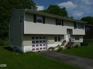 4 Berkshire Pl, Danbury, CT 06810