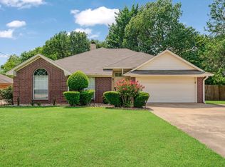 566 Turtle Creek Dr, Paris, TX 75462