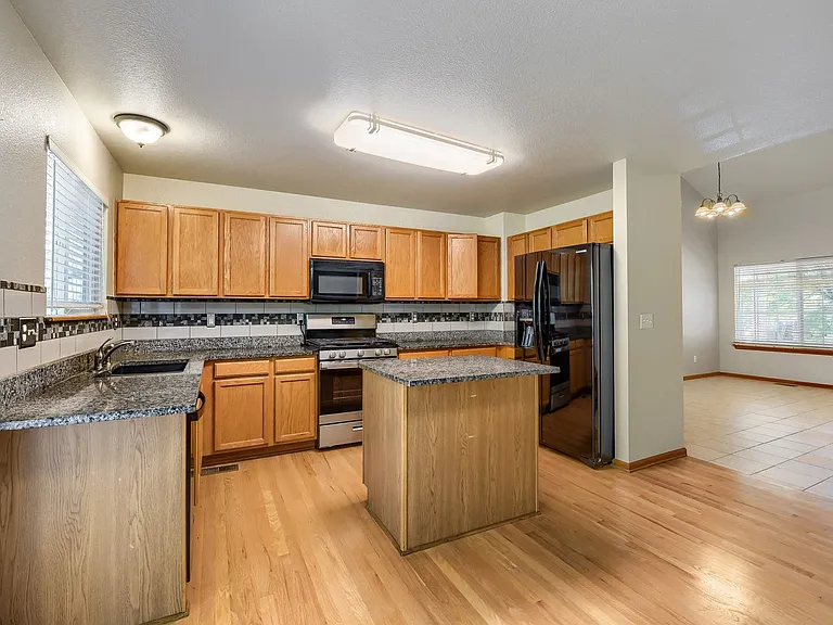 9635 Moss Rose Cir — Photo 4