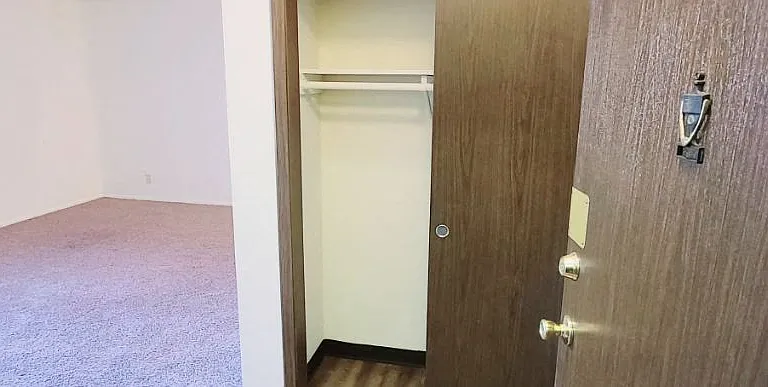 Kimberly Club Apartments — Photo 152
