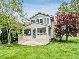 9047 Gale Rd, White Lake, MI 48386