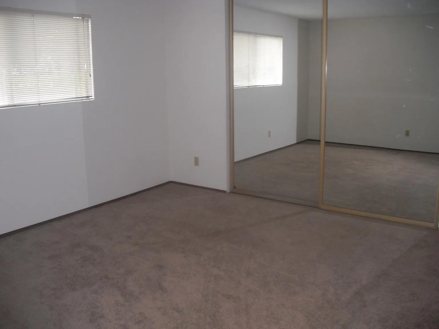 Carriage House Apartments — Photo 4