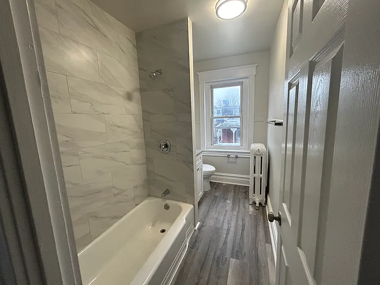 1316 W Walnut St #2W — Photo 2