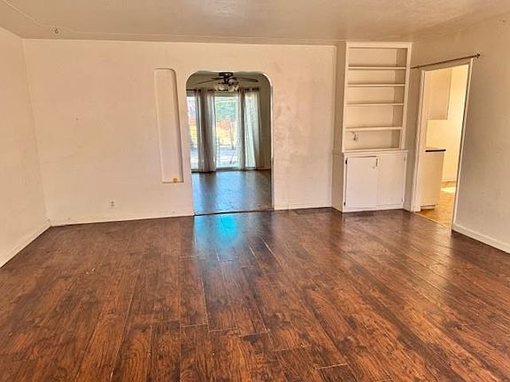 5th image of 624 N School St