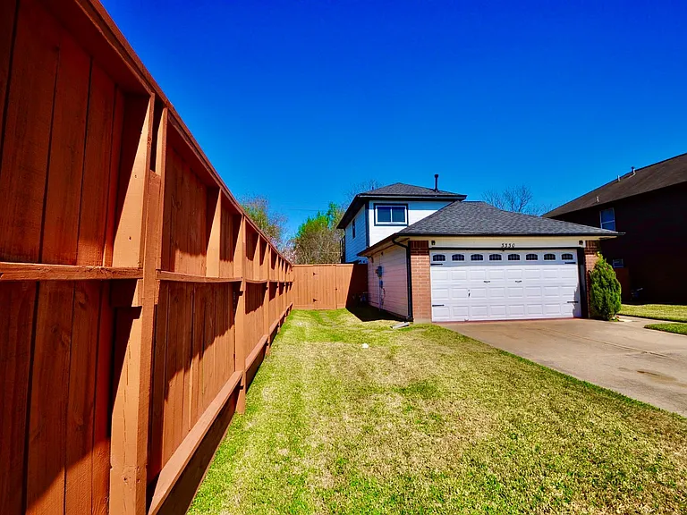 3330 Beran Dr — Photo 48
