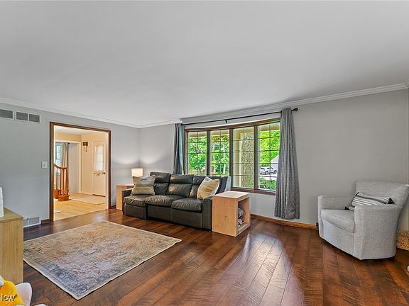 5th image of 565 Hickory Hollow Dr