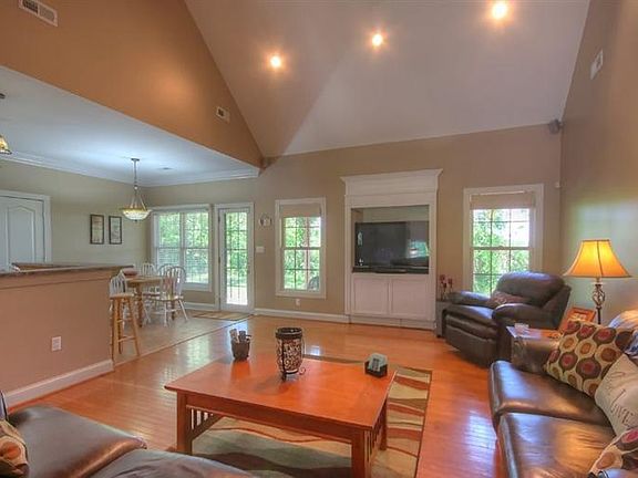 5th image of 252 Golden Pond Dr