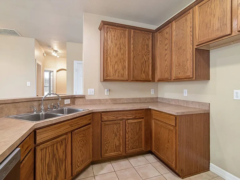 4621 Brighton Dr — Photo 12