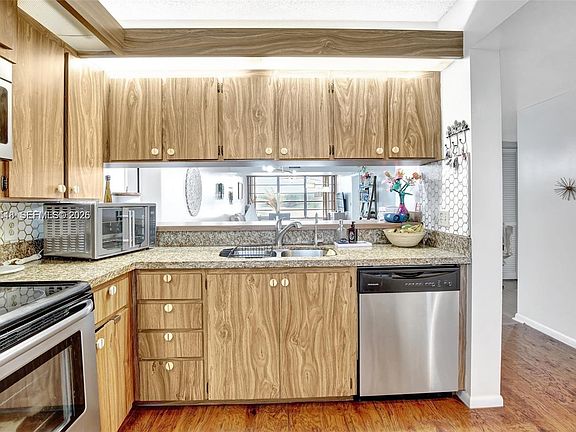 3rd image of 1532 Whitehall Dr APT 202