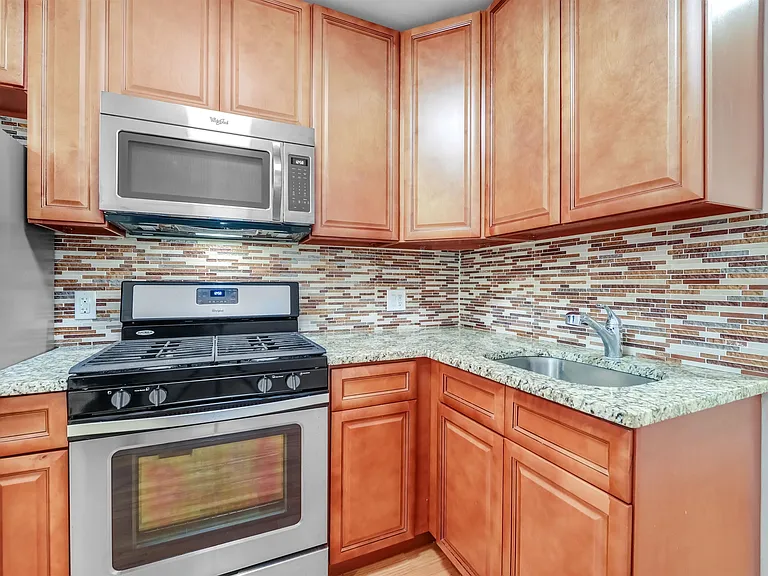 523 Adams St #1L — Photo 6