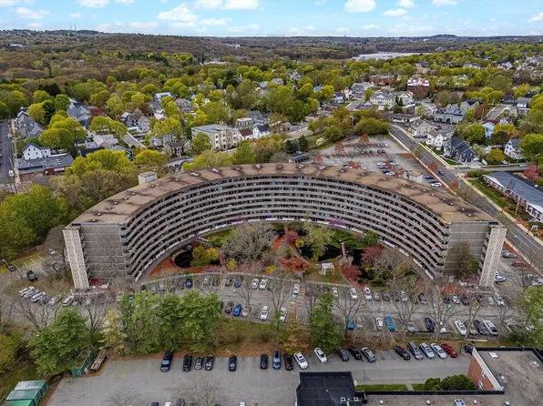 200 Swanton St APT 722, Winchester, MA 01890