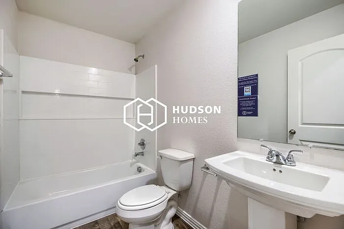 4525 Metropolitan Ave — Photo 10