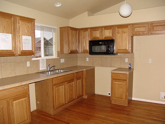 2nd image of 3208 San Mateo Ave
