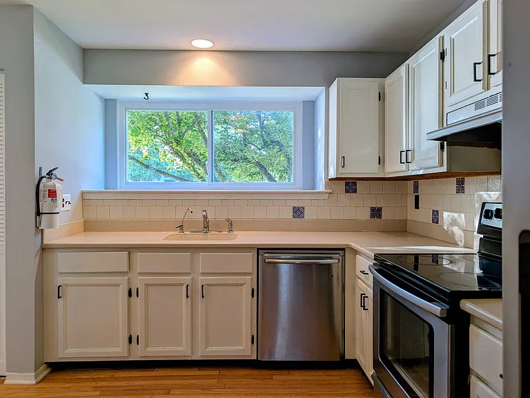 37 Whitehall Ct — Photo 4