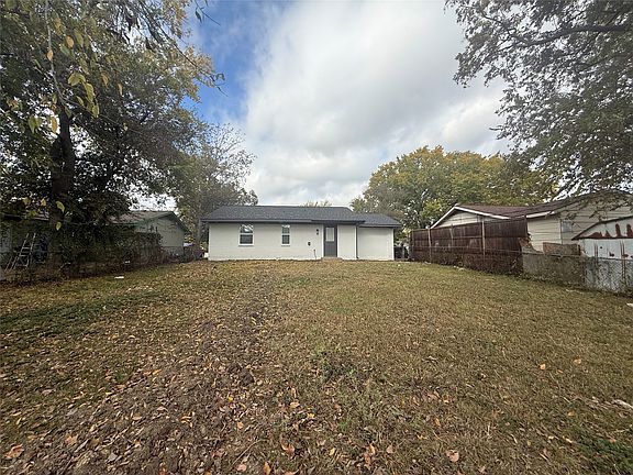3rd image of 1430 Curtis Dr