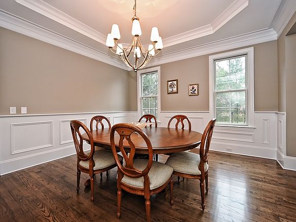 3rd image of 218 Glenmoor Dr