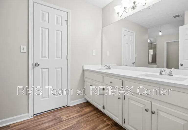 320 Saint Simons Cv — Photo 26