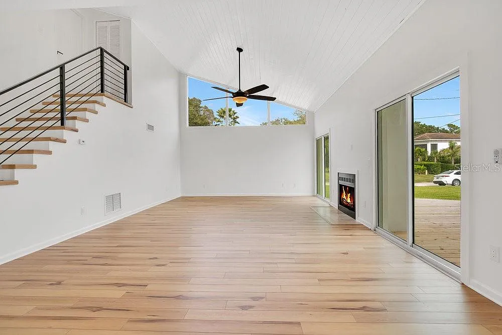 3 bed, 2.0 bath, 1921 sqft, $3,250 — Photo 4