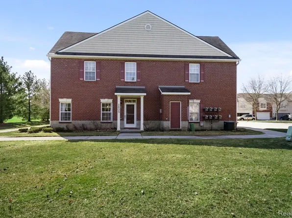 2605 Mystic Forest Dr, Sterling Heights, MI 48310