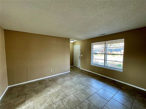 4th image of 1104 Letha Dr