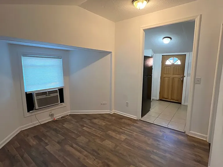 142.5 N Russell St — Photo 10