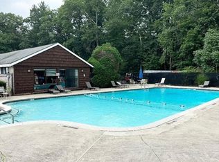 3 Greenbriar Dr APT 204, North Reading, MA 01864