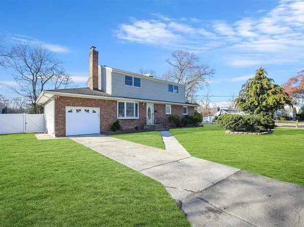 439 Oak Neck Road, West Islip, NY 11795