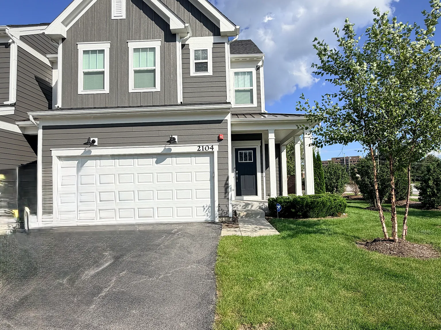 3 bed, 2.5 bath, 2566 sqft, $4,800 — Photo 1