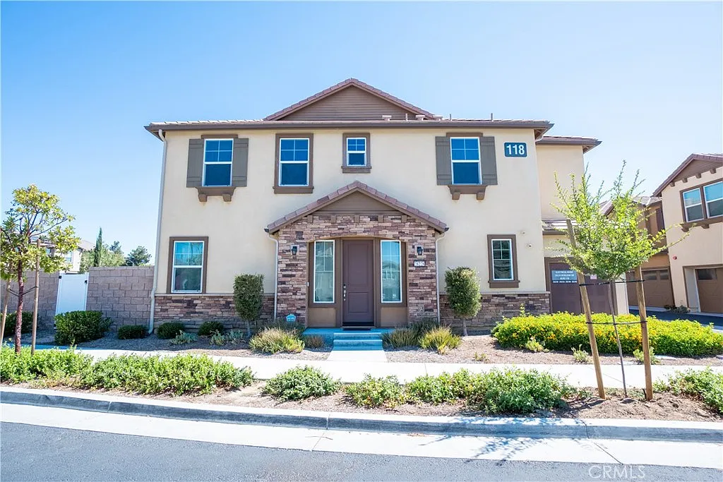 4 bed, 2.5 bath, 1714 sqft, $3,300 — Photo 2