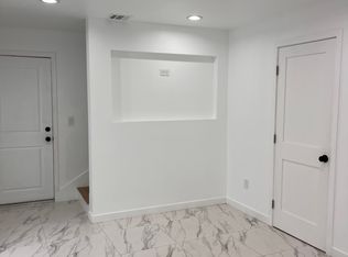 18628 Vanowen St, Van Nuys, CA 91406