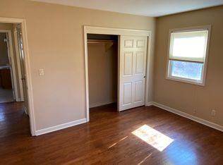 1015 S 38th Ave APT 5, Omaha, NE 68105