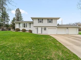 100 Summit Dr, Waverly, IA 50677