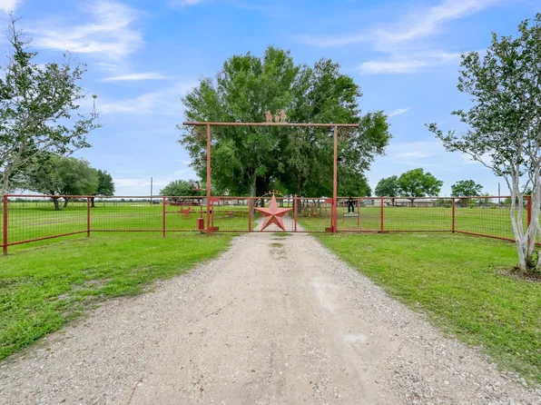 33633 Mayer Rd, Waller, TX 77484