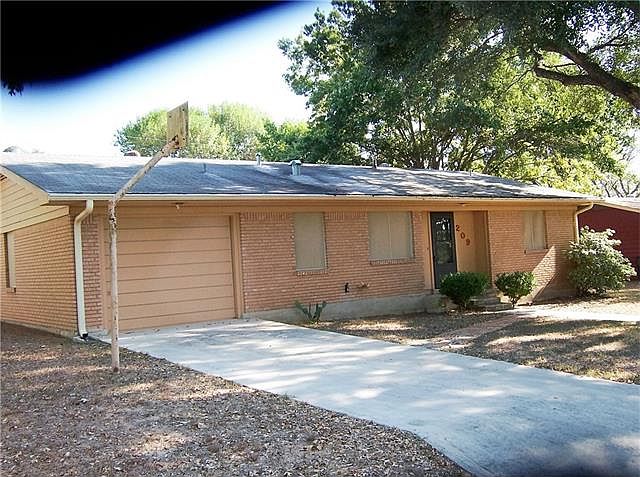 2nd image of 209 Parkview Dr