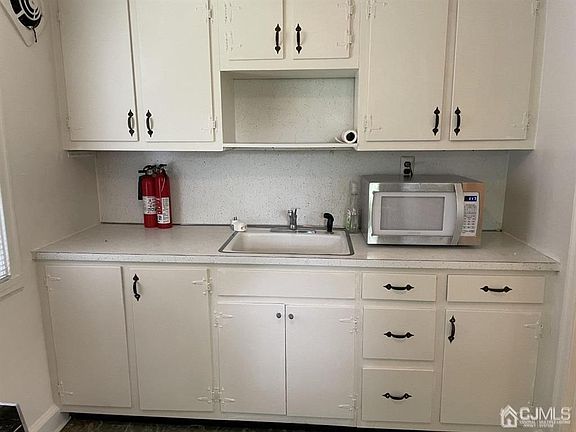 4th image of 51 McCoy Ave #2