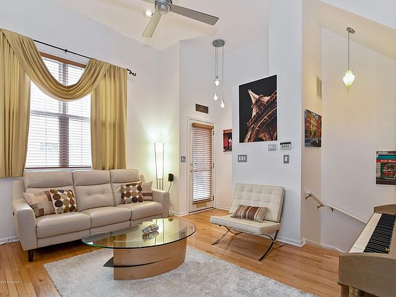 3rd image of 3647 W Cornelia Ave Unit C