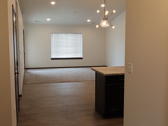 4th image of 226 Brookside Pl