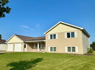 104 E 6th St, Newfolden, MN 56738