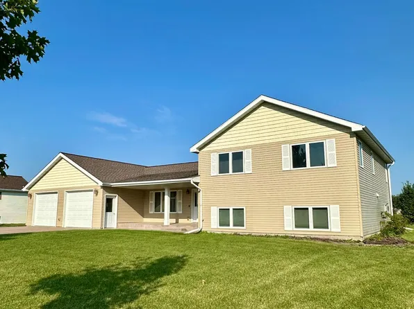 104 E 6th St, Newfolden, MN 56738