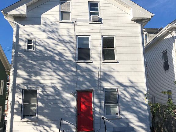 4th image of 136 Courtland St Floor 3