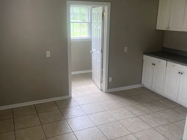 711 1st St, Tuscumbia, AL 35674