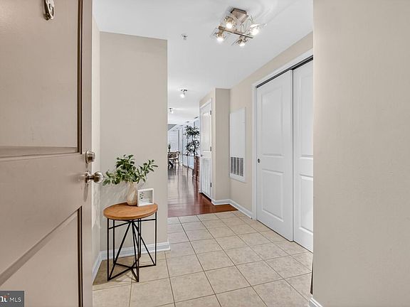 4th image of 930 Wayne Ave APT 405