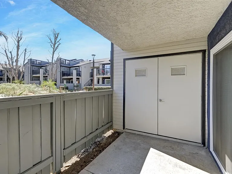 The James Apartments — Photo 29