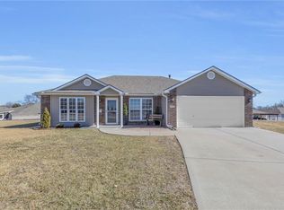 723 Seminole Ct, Raymore, MO 64083